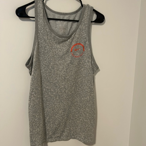 Men’s Nike Drifit Basketball Gray Tee Size Medium - Picture 1 of 4